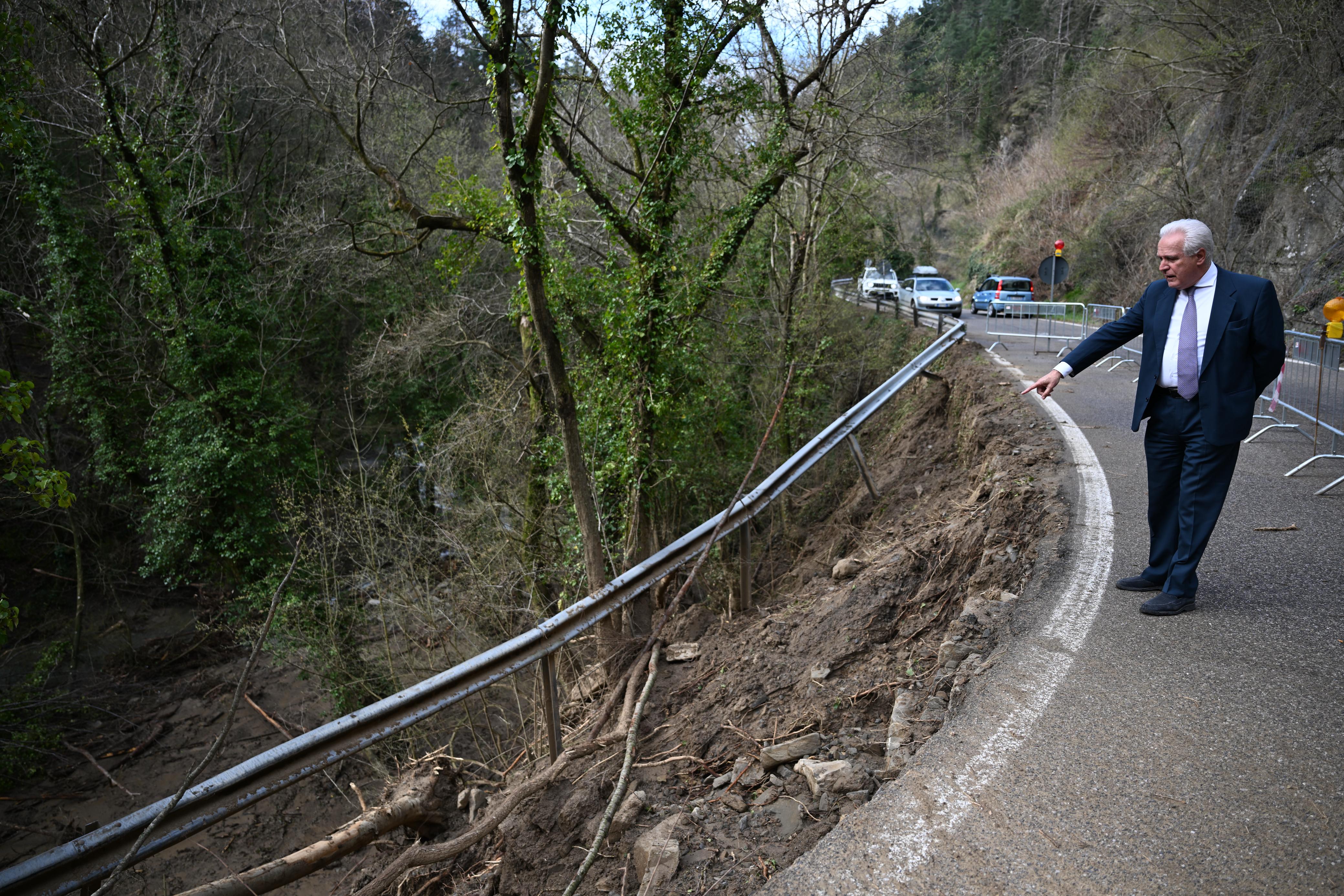 Maltempo, sopralluogo di Giani sulla Sr 302 fra Borgo e Marradi: “Ri...